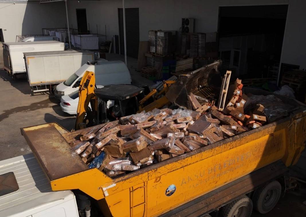 Tarihi geçmiş 25 ton tavuktan; Sucuk, pastırma, döner üretmişler! Kapılarına mühür vuruldu 5